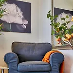 M52 Apartment - Hostaid