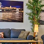 M52 Apartment - Hostaid