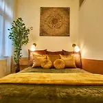 M52 Apartment - Hostaid